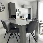 3br 2bath 28 דירה *