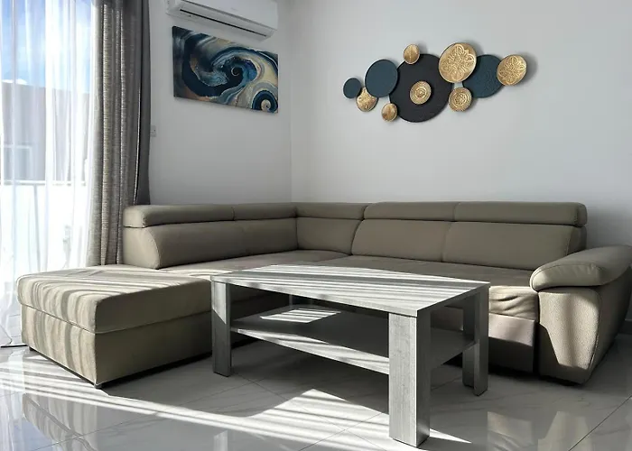 3br 2bath 28 Apartament