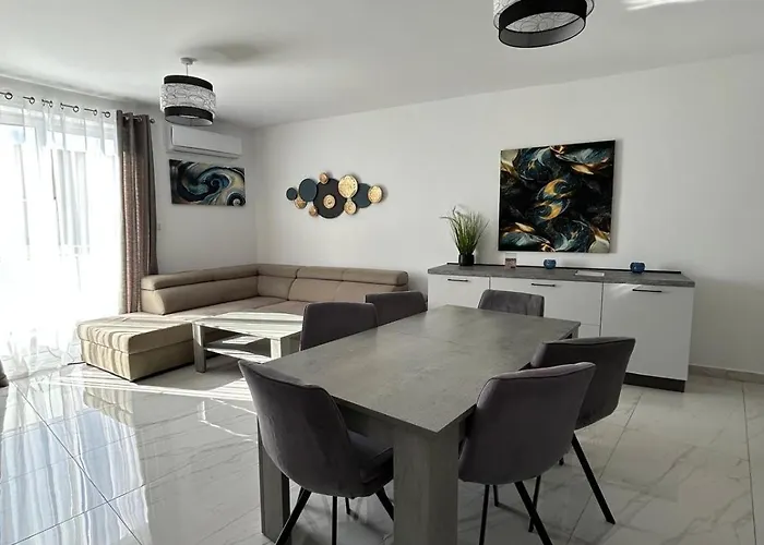 Apartament 3br 2bath 28 *