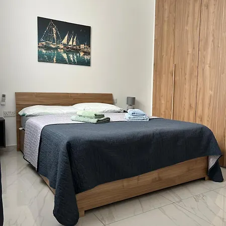 3br 2bath 28 Apartment *